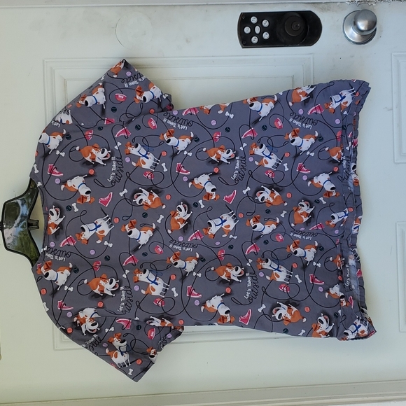 Set of 2 Size M Scrub Tops - Picture 7 of 11